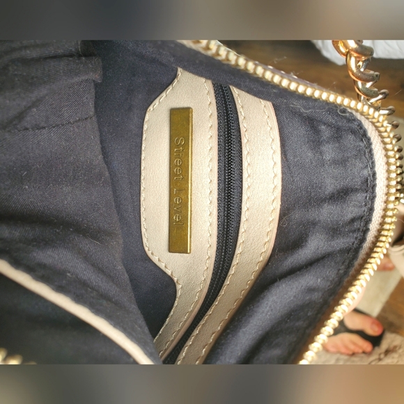 Street Level Crossbody Purse Faux Snakeskin Print & Cream w/ Gold chain Strap - Picture 11 of 14